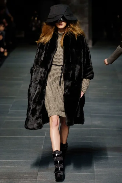 Look 16